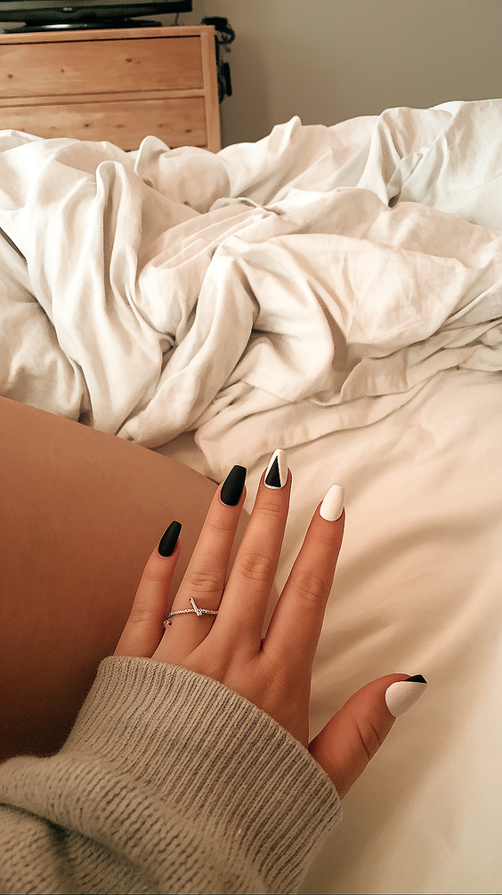 black nails ideas 2026 black and white minimal