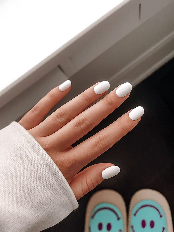 White Nails Trend 2026 – Clean, Milky, and Modern Design Ideas